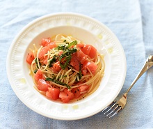 液体塩こうじで、トマトと大葉の冷製パスタ