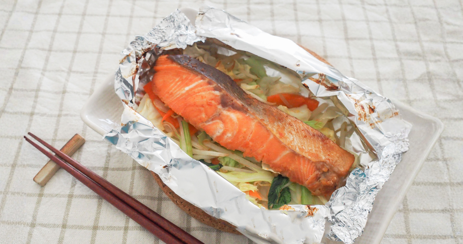 旨みあふれる!鮭のみそ漬けホイル焼き