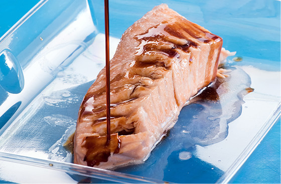 写真：つい塩分を摂り過ぎてしまう