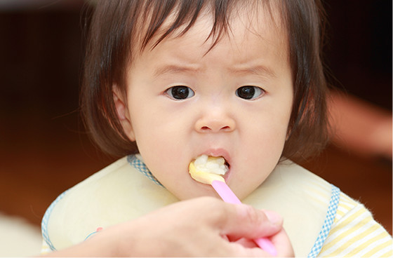 写真：離乳食の調味料に悩んでいる