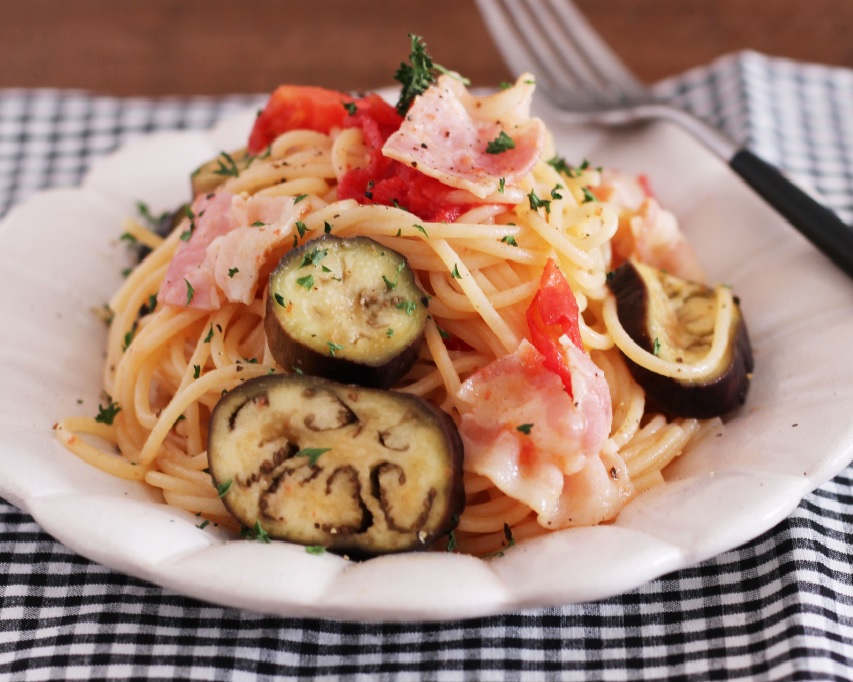 レンジで簡単！なすとトマトの旨塩パスタ♪