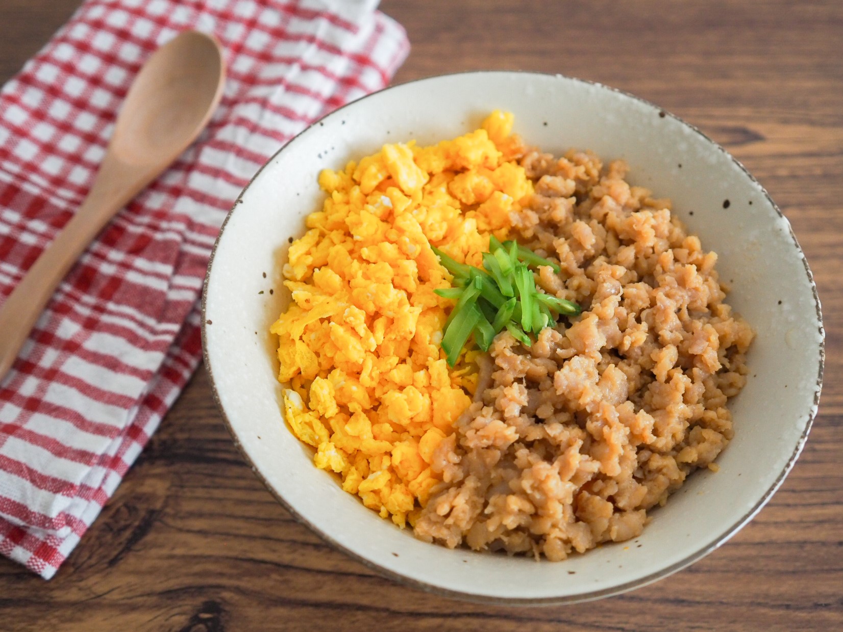 ご飯がすすむ！鶏みそそぼろ丼