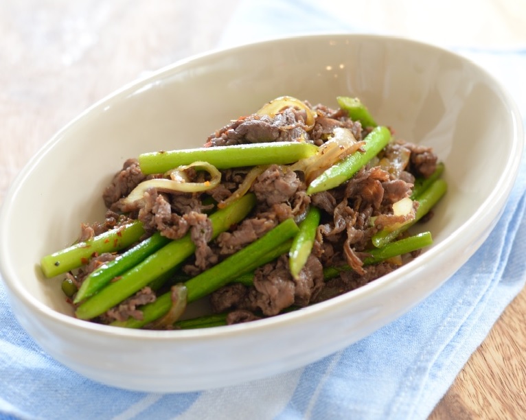 液塩で牛肉とにんにくの芽の炒め物♬