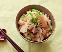 液体塩こうじで!筍と鶏肉の炊き込みごはん