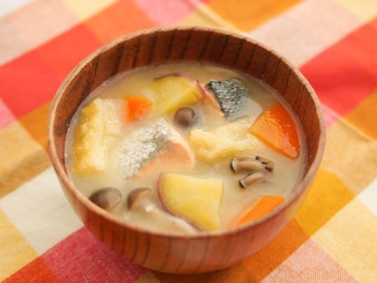 鮭とさつまいものごちそうおみそ汁
