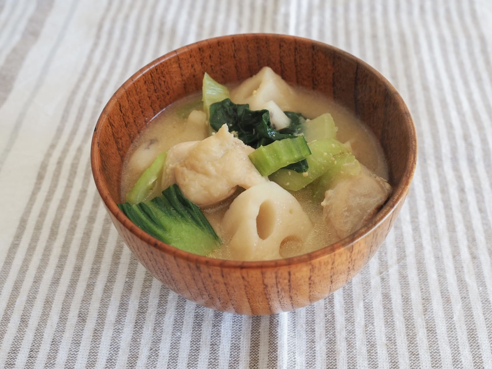 鶏肉とれんこんのおみそ汁