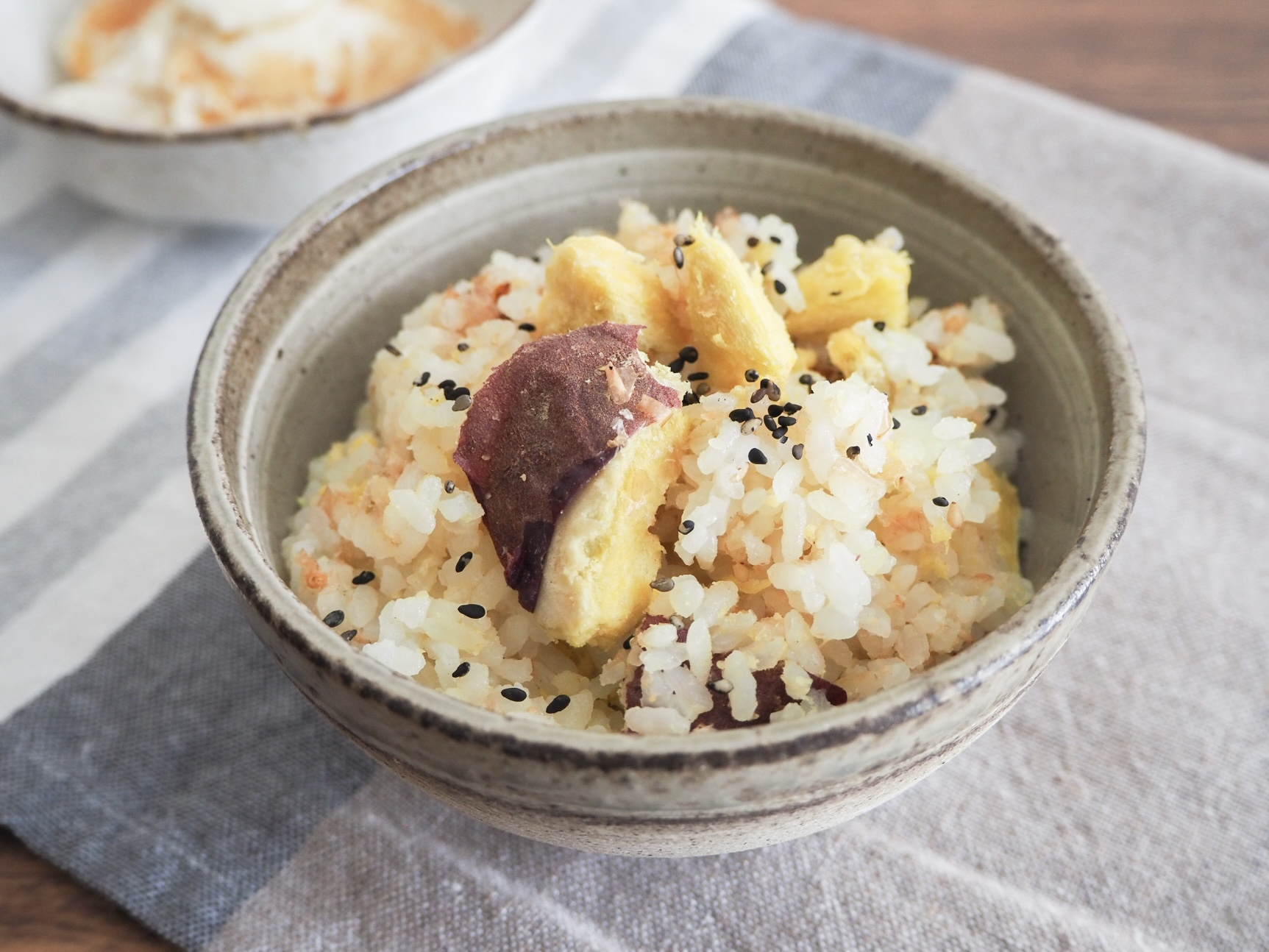 食材ひとつ！丸ごとさつまいもご飯