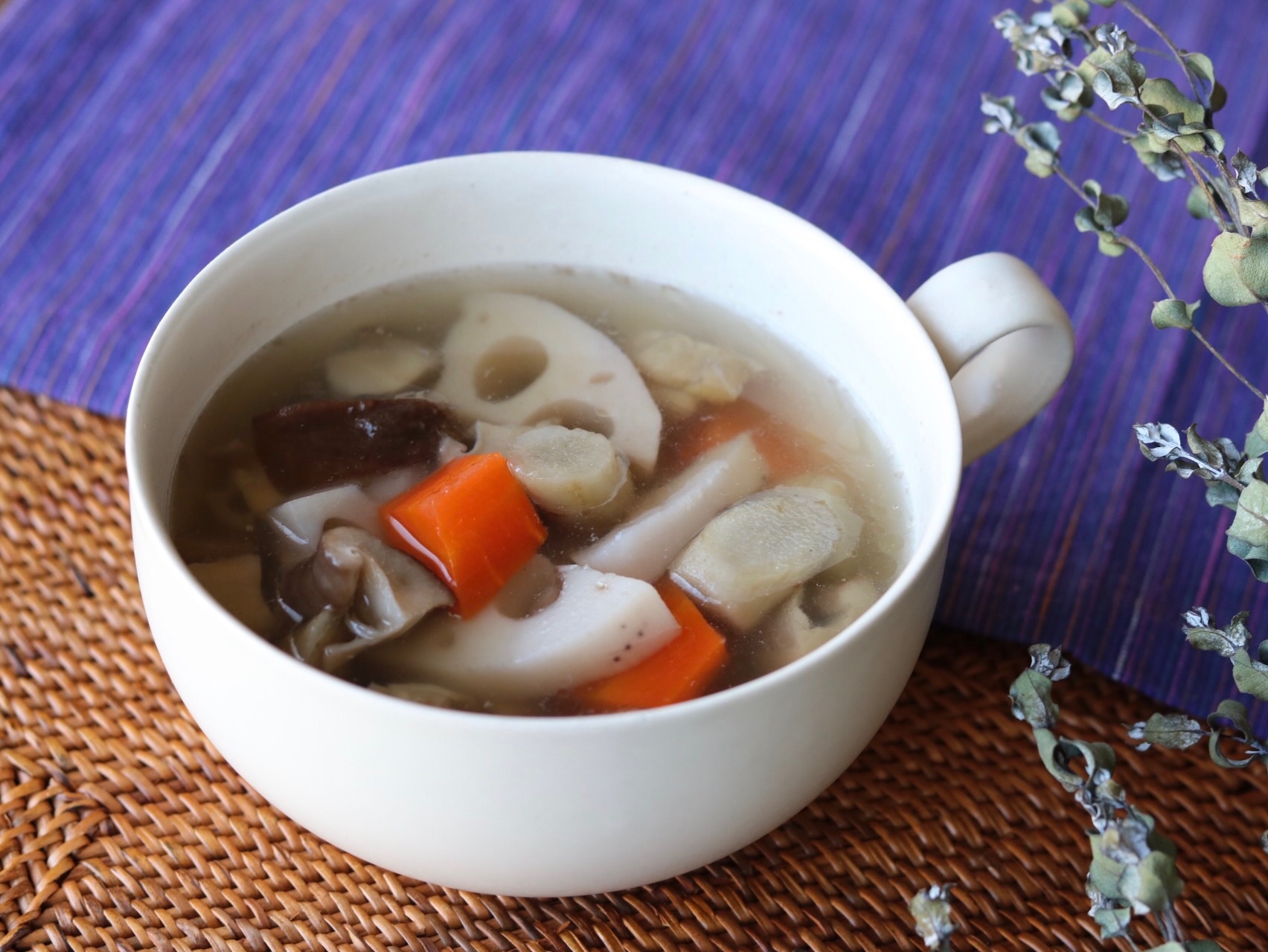 液体塩こうじ使用！鶏肉と根菜のスープ