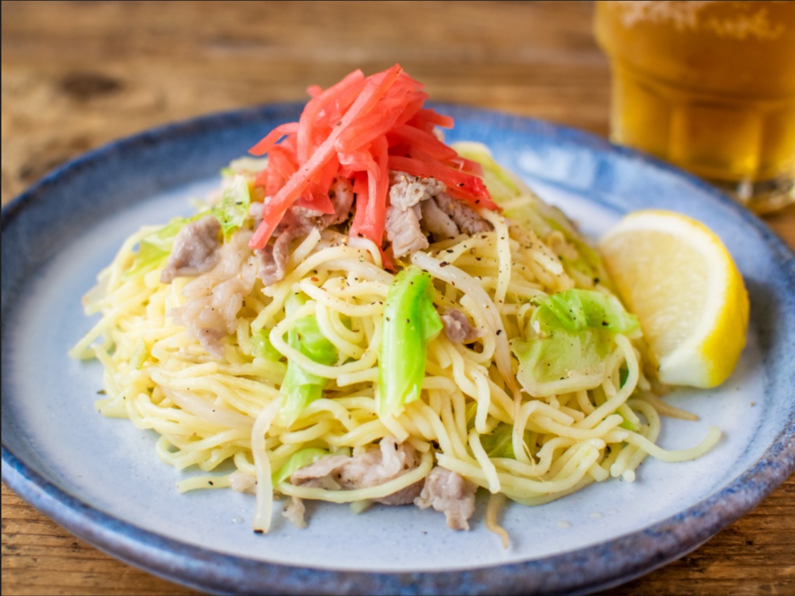 電子レンジで 豚バラ塩レモン焼きそば おみそならハナマルキ