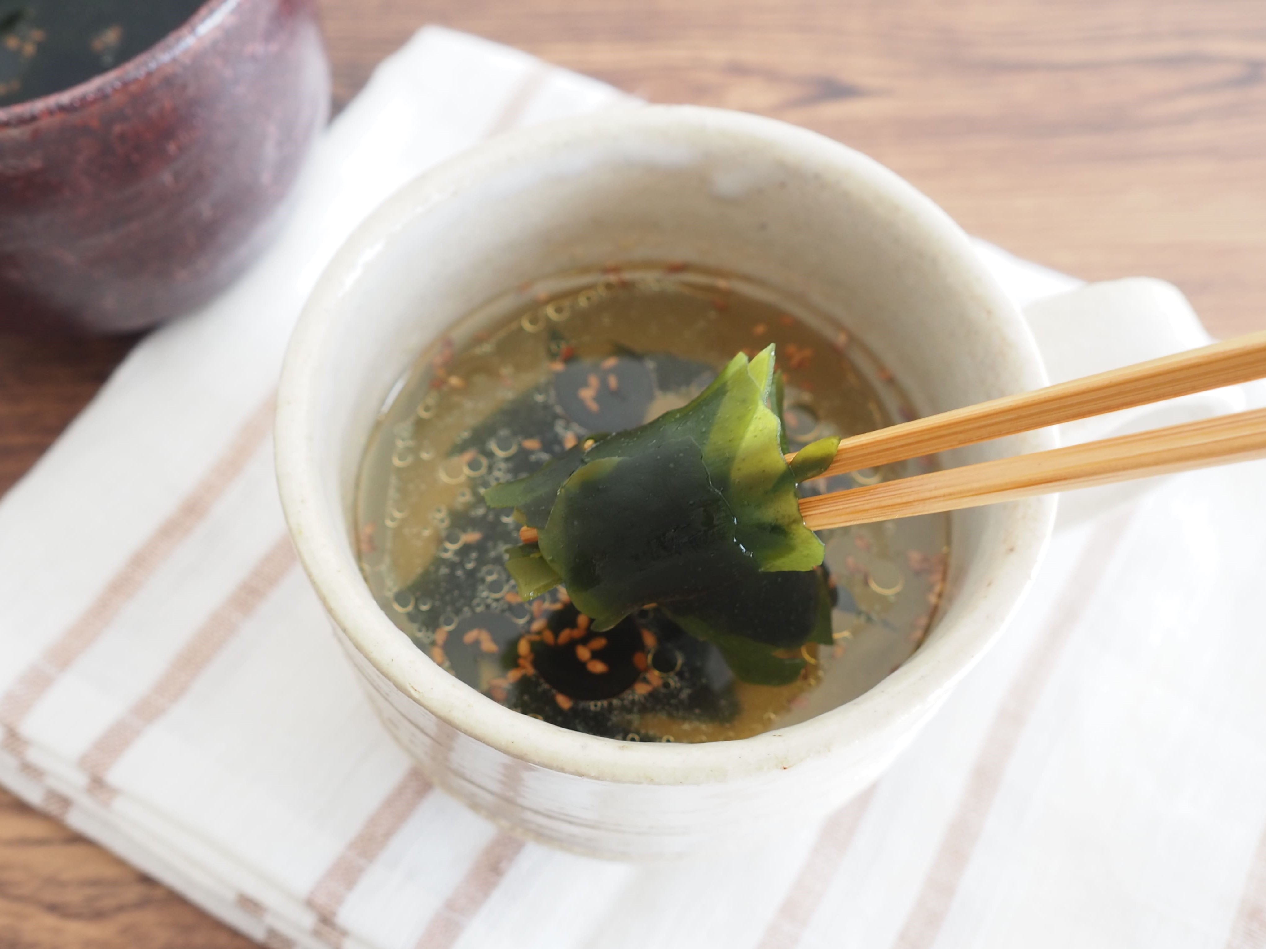 お湯を注ぐだけ！わかめスープ