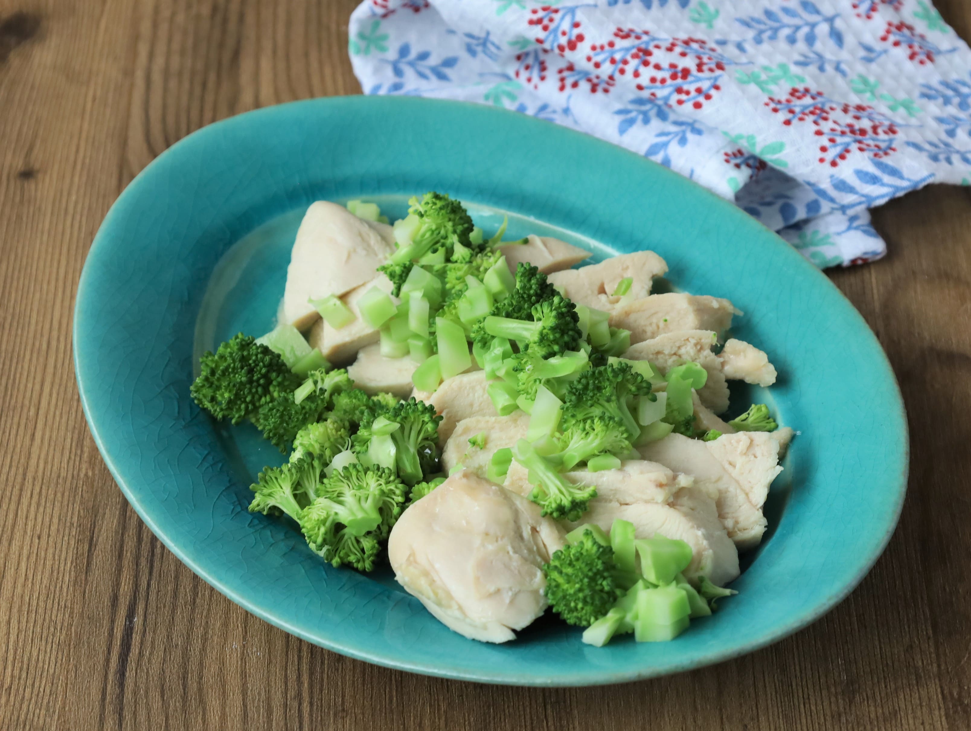 鶏むね肉とブロッコリーのヘルシーレンジ煮